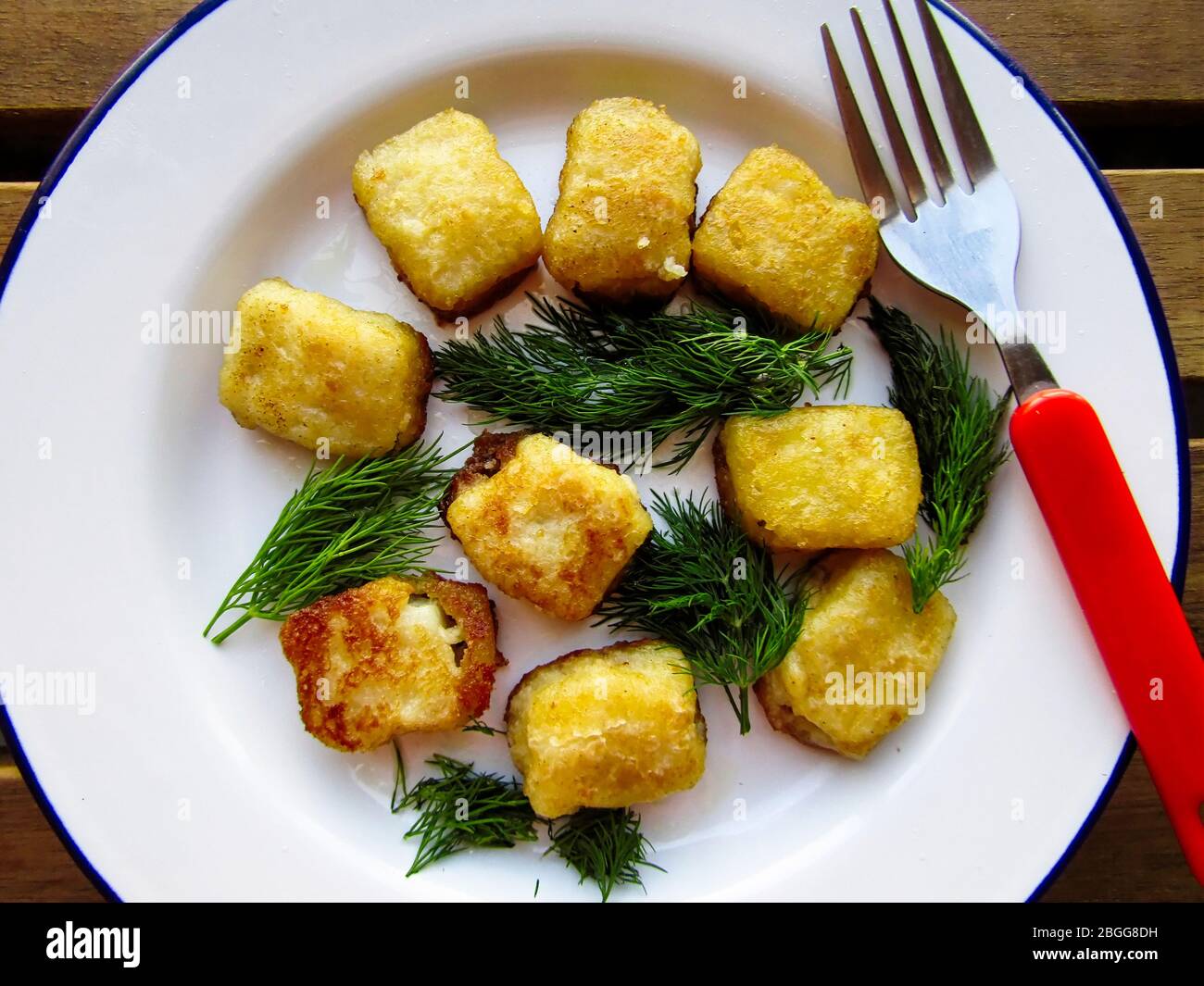 Boukies di merluzzo (piccoli morsi) con aneto. Foto Stock