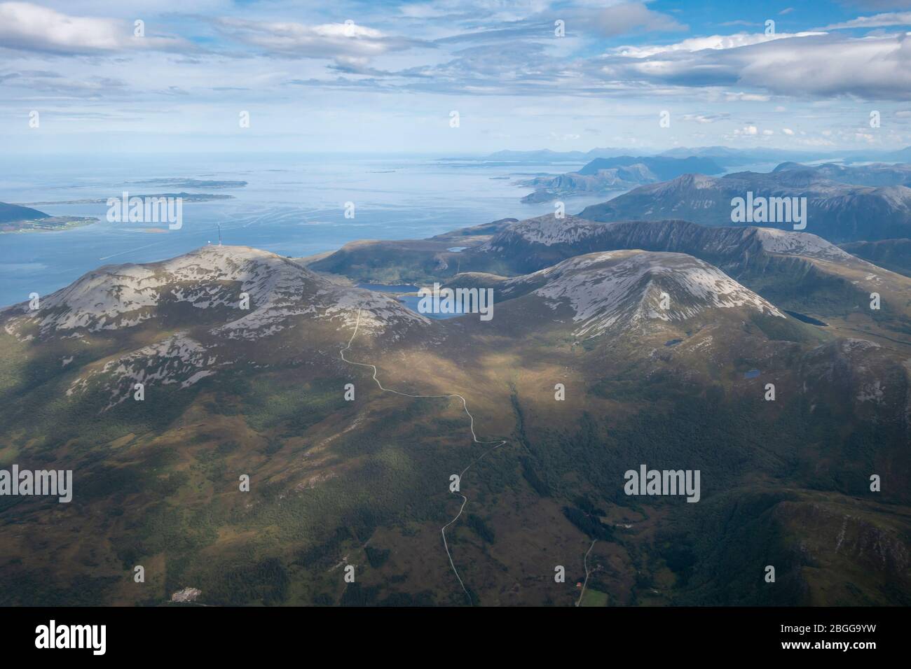 Veduta aerea dei fiordi in Norvegia, da un aereo Foto Stock