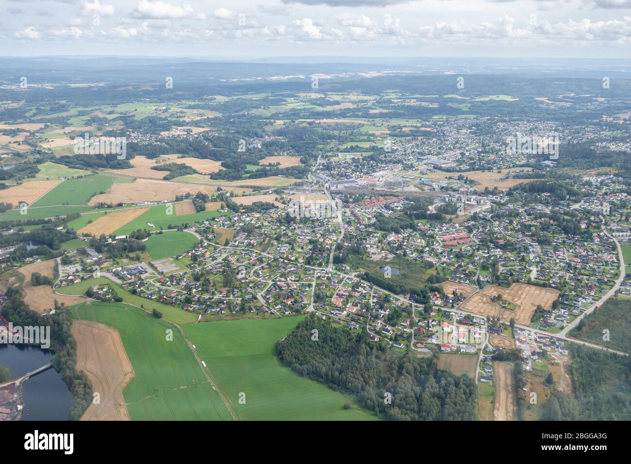 Veduta aerea di una città in Norvegia, da un aereo Foto Stock