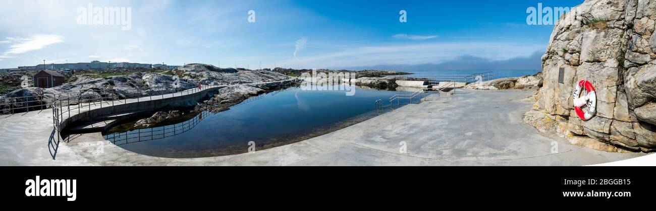 Panorama della piscina con accesso sicuro al bagno e alle infrastrutture intorno, Tananger, Norvegia, maggio 2018 Foto Stock