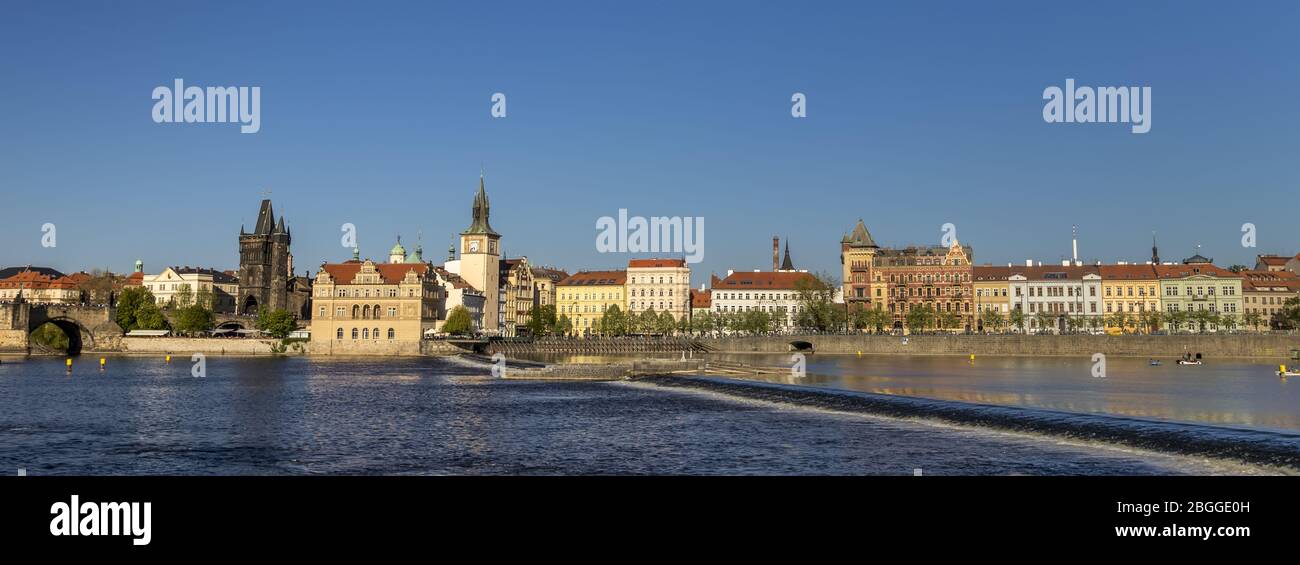 Panorama di Praga su un fiume Moldava. Capitale della Repubblica Ceca. Foto Stock