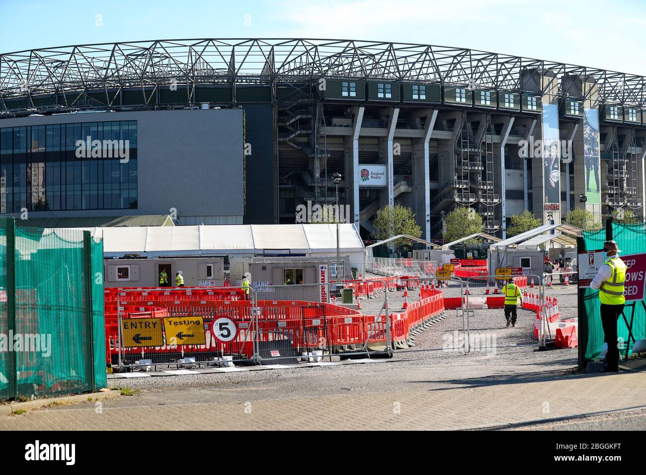 Londra, Regno Unito. 21 aprile 2020 Twickenham Stadium, sede dell'Inghilterra Rugby utilizzato come stazione di test per coronavirus. Andrew Fosker / Alamy Live News Foto Stock