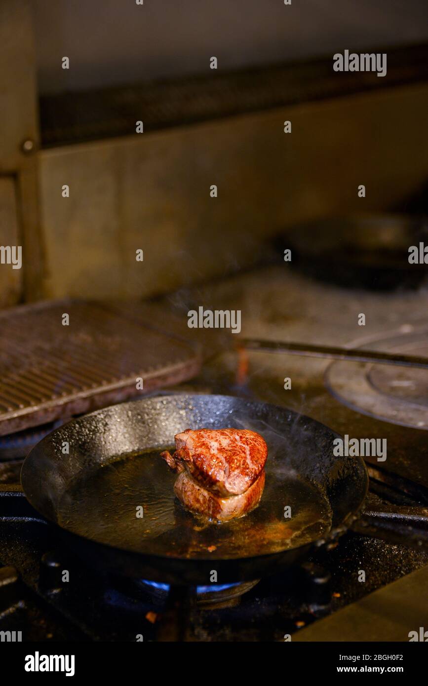 Filetto di bistecca di cottura in Pan Foto Stock