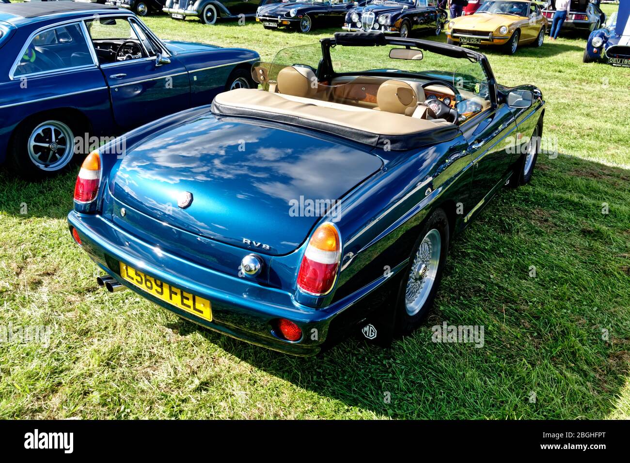 Westbury, Wiltshire / Regno Unito - 1 settembre 2019: Un 1993 MG RV8, 2 posti auto sportiva ( L569 FEL) al White Horse Classic & Vintage Vehicle Show 2019 Foto Stock