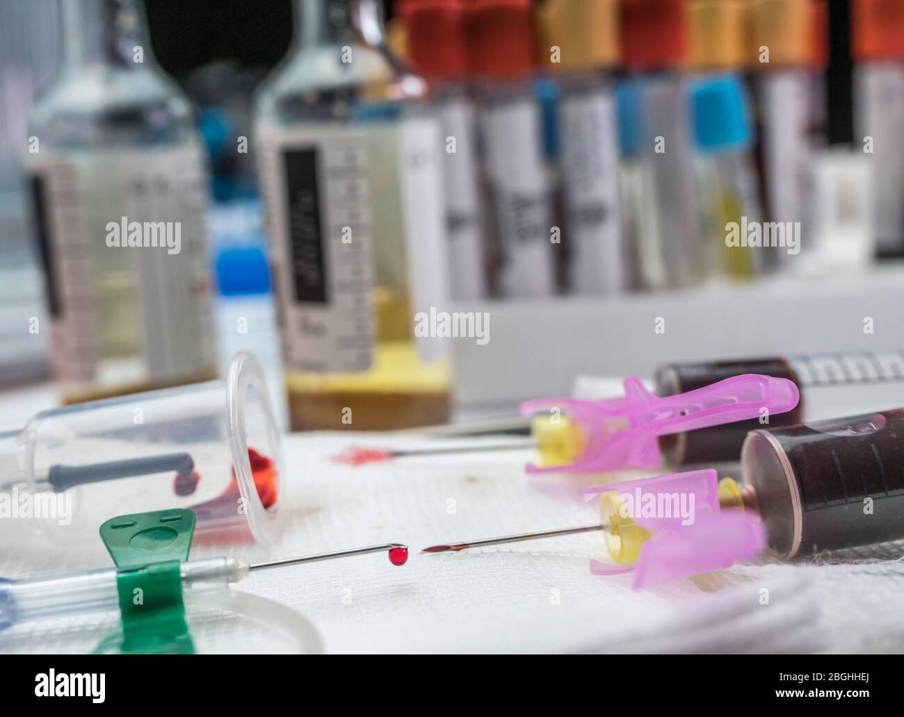 Campionamento aerobico e anaerobico di colture ematiche in un ospedale, Spagna Foto Stock