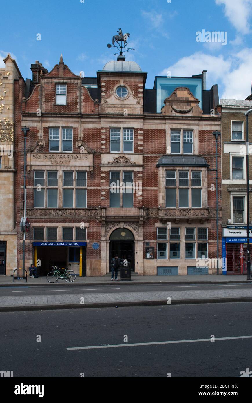 Red Brick Stone Facade 1890 architettura Whitechapel Gallery, 77–82 Whitechapel High Street, Londra E1 7QX Foto Stock