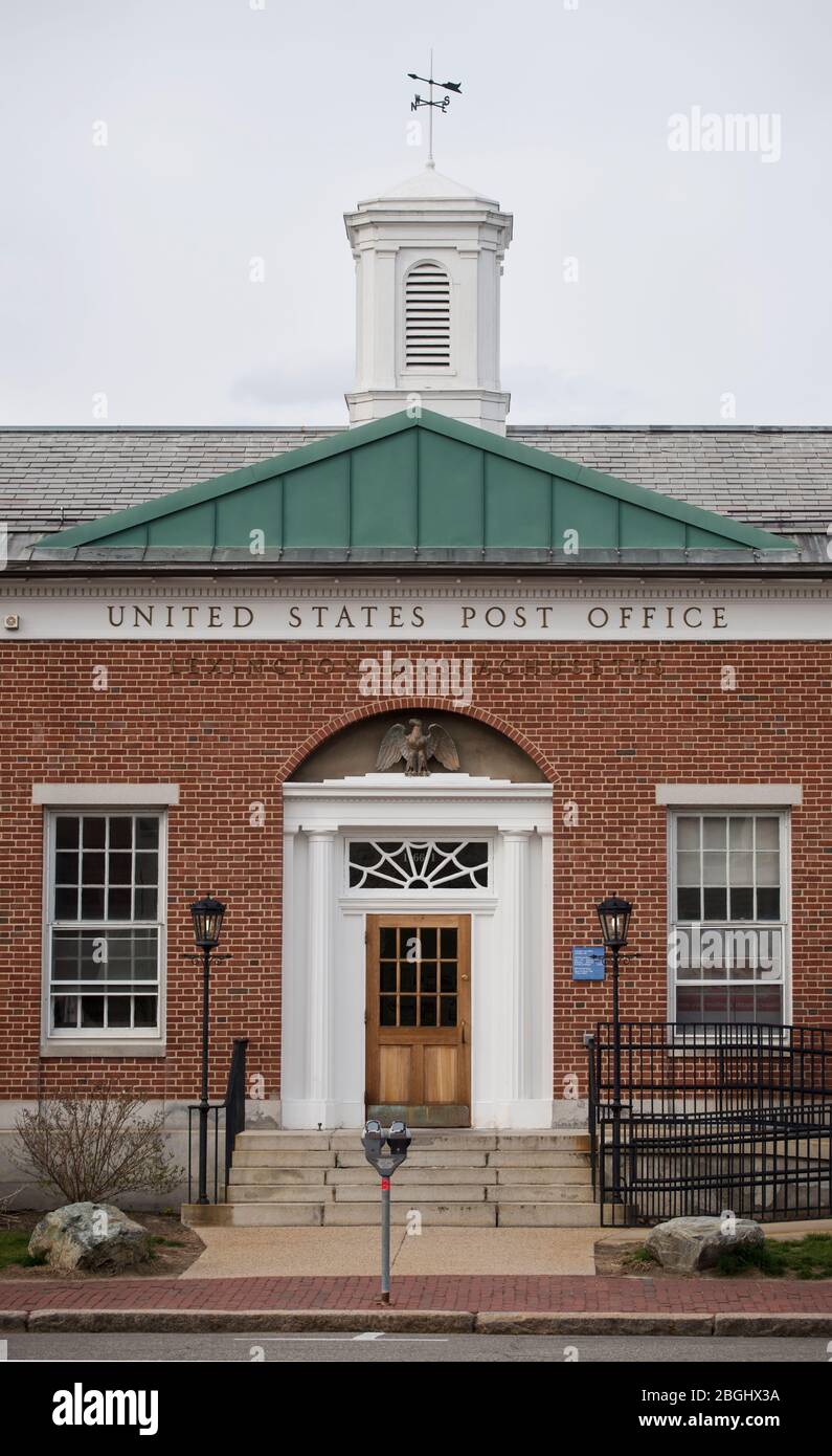 Ufficio postale degli Stati Uniti a Lexington, Massachusetts, Stati Uniti. Crisi finanziaria del servizio postale degli Stati Uniti, 2020. Foto Stock