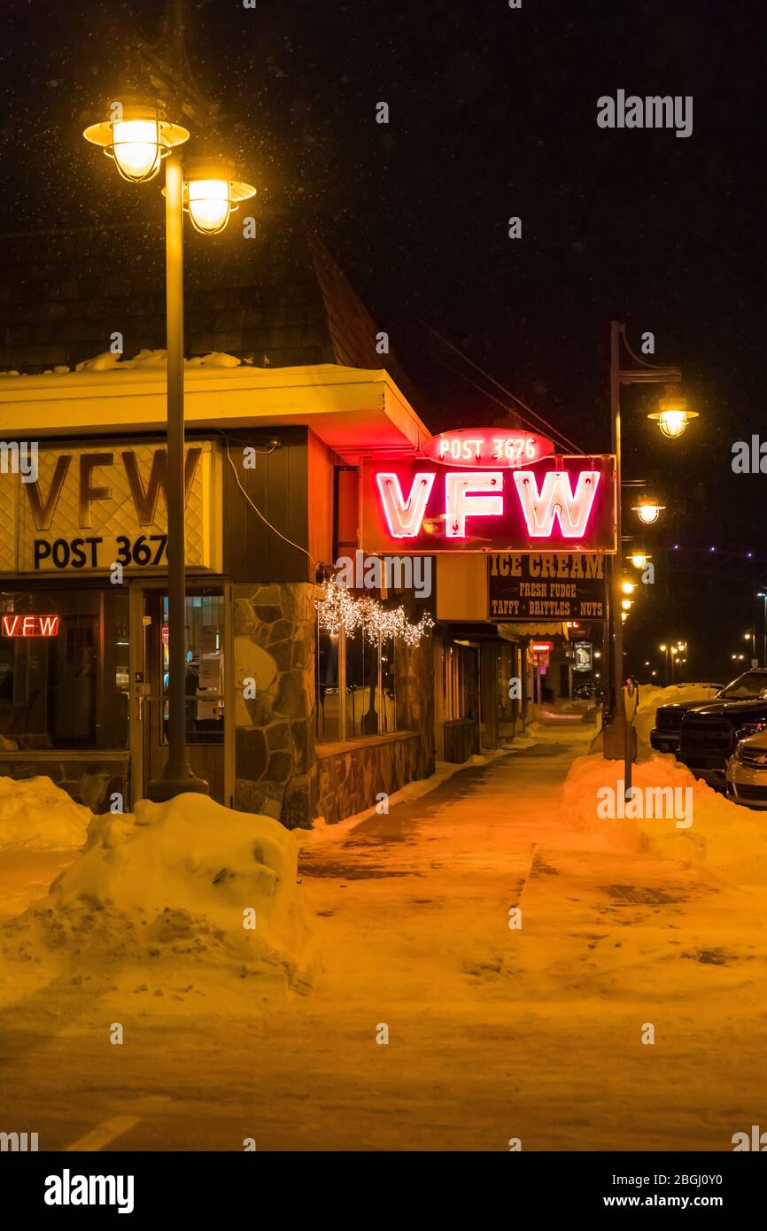 VFW in una notte d'inverno a Sault Ste. Marie nella penisola superiore del Michigan, USA [Nessuna pubblicazione di proprietà; disponibile solo per la licenza editoriale] Foto Stock