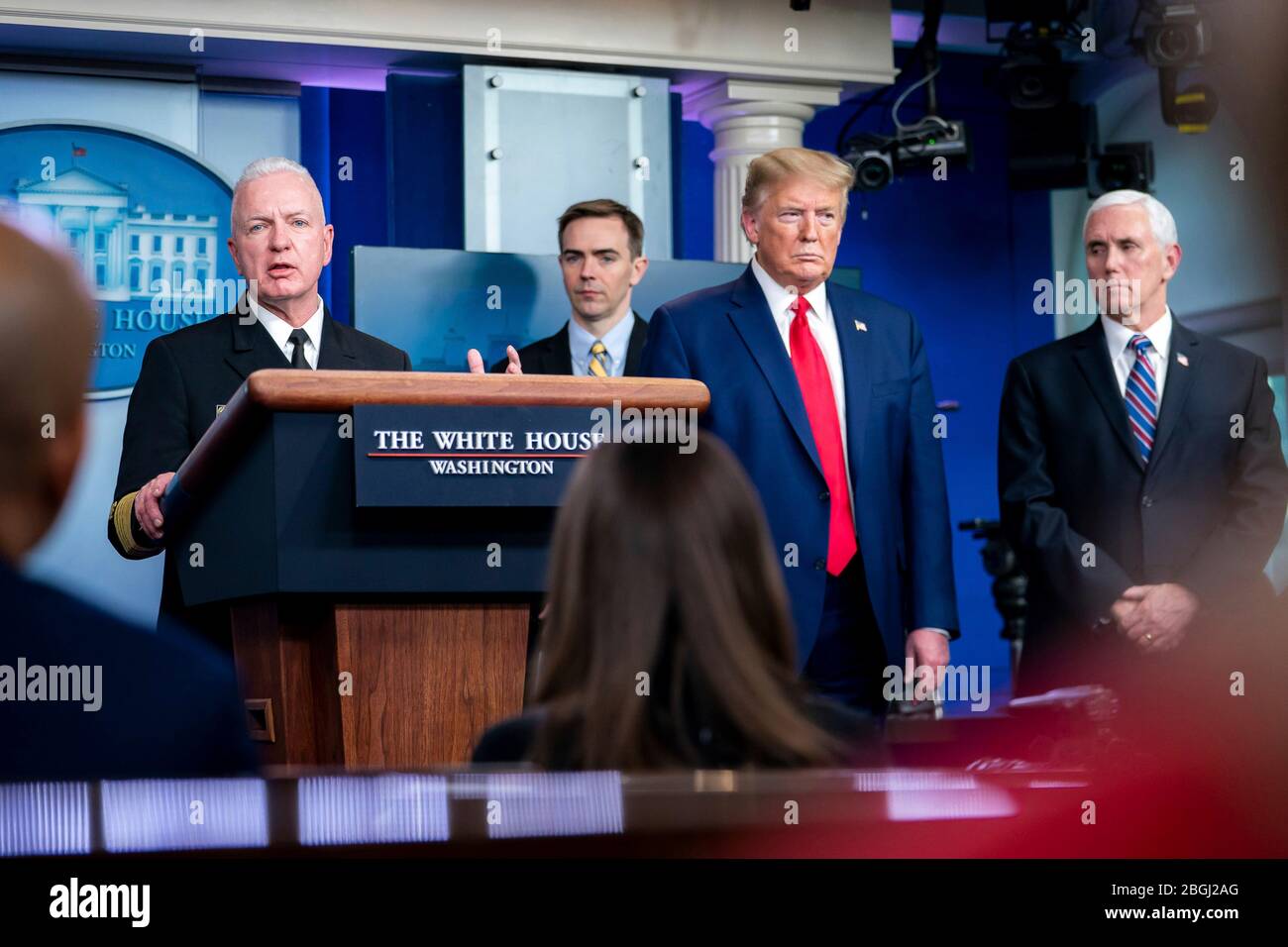 Washington, Stati Uniti d'America. 20 aprile 2020. Washington, Stati Uniti d'America. 20 aprile 2020. Il Segretario aggiunto del Servizio sanitario pubblico degli Stati Uniti, l'ammiraglio Brett Giroir, esprime le sue osservazioni durante un briefing sull'aggiornamento del coronavirus nella Briefing Room della Casa Bianca il 20 aprile 2020 a Washington, DC. Credit: TIA Dufour/White House Photo/Alamy Live News Foto Stock