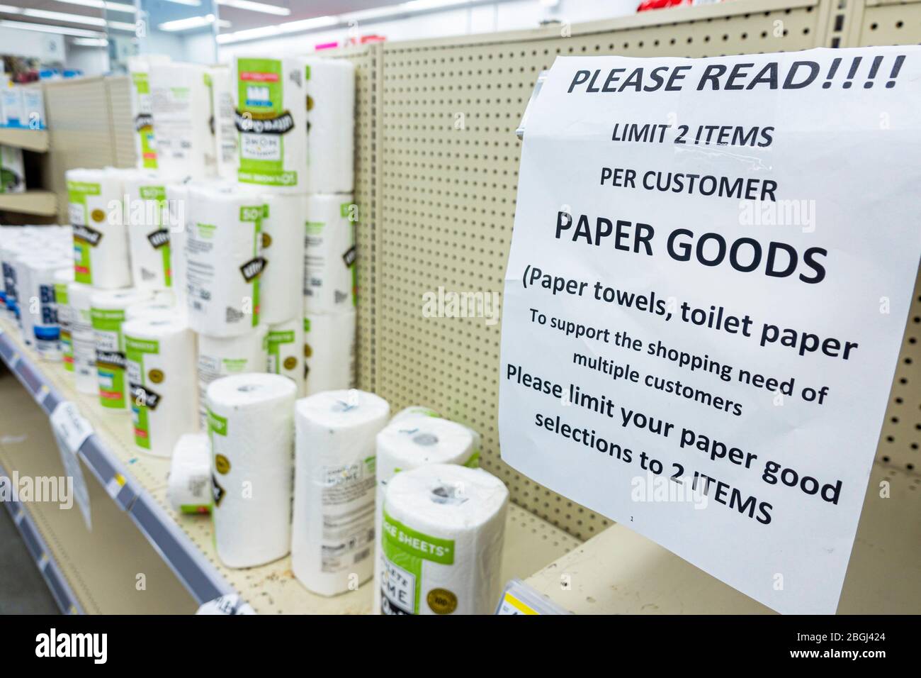 Miami Beach Florida,North Beach,coronavirus Covid-19 Pandemic Crisis,Walgreens farmacia farmacia farmacia farmacia farmacia,interno,carta prodotti scaffale vuoto lei Foto Stock