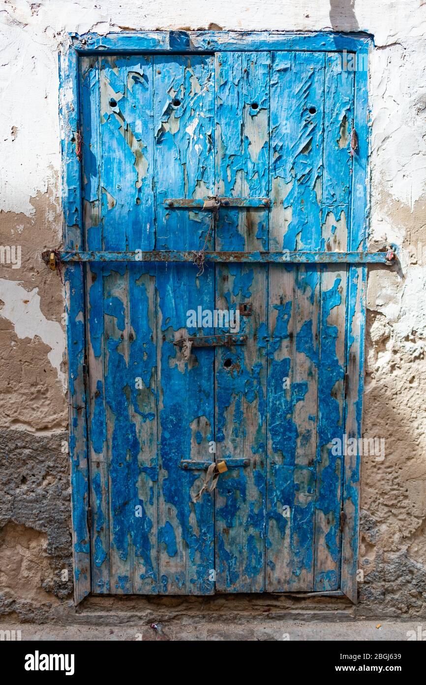 Deterioramento della porta Blu a Essaouira Marocco Foto Stock