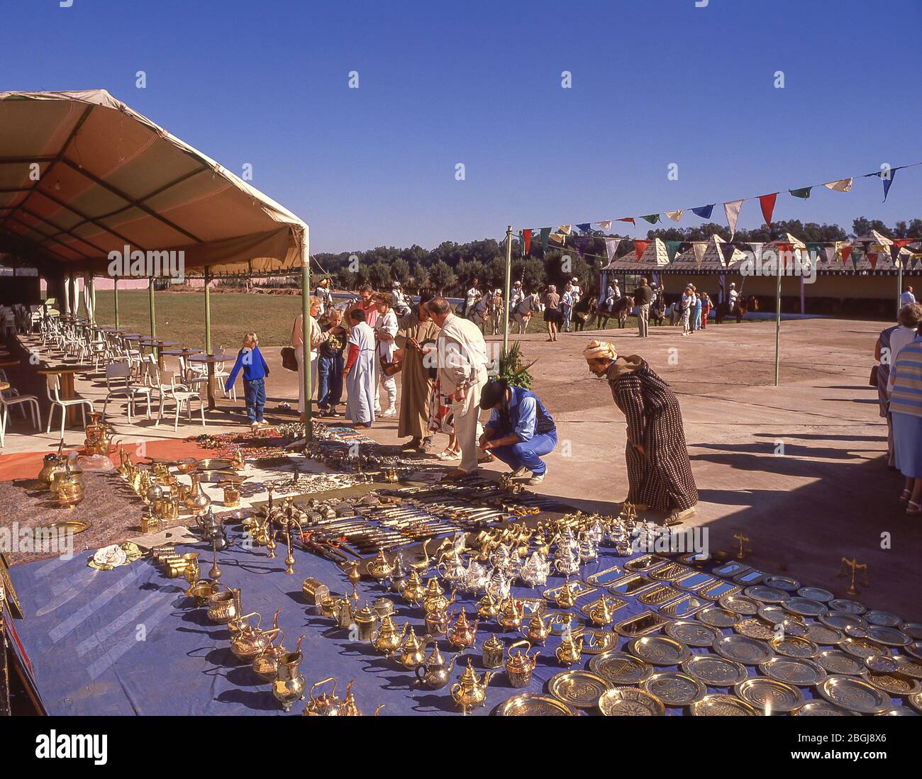 Bancarelle di souvenir al Fantasia Show, Agadir, Souss-massa-Draâ, Marocco Foto Stock
