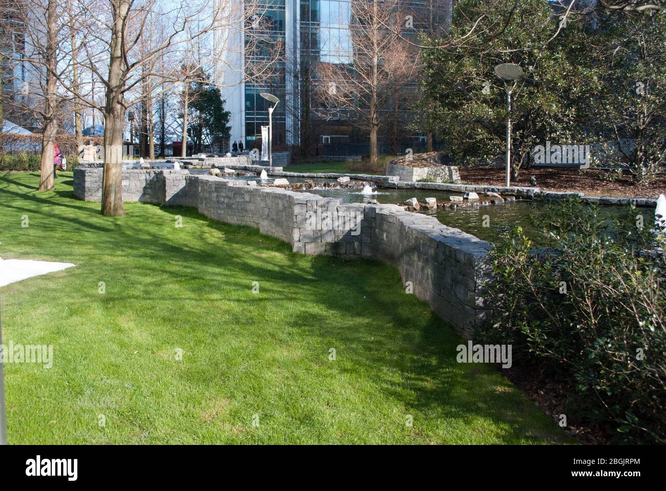Frame Hoops Sculpture Loops Jubilee Park Bank Street, Canary Wharf, Londra E14 5JP Foto Stock