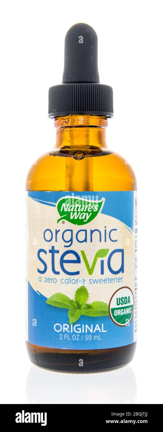 Winneconne, WI - 21 aprile 2020: Una bottiglia di natura modo organico dolce naturale di stevia miscela su uno sfondo isolato. Foto Stock