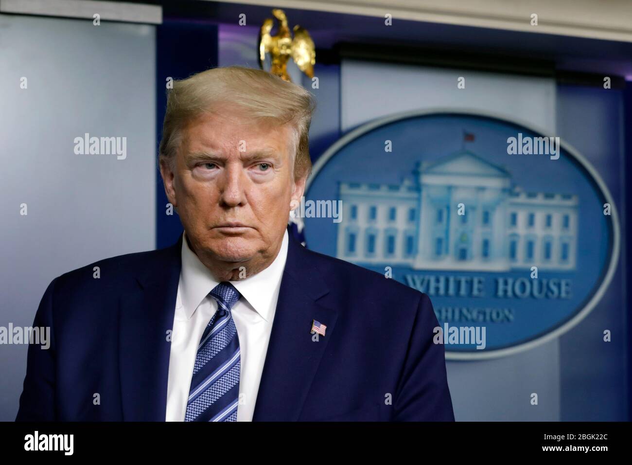 Il Presidente degli Stati Uniti Donald J. Trump parla alla riunione stampa della Coronavirus Task Force alla Casa Bianca di Washington il 21 aprile 2020. Credito: Yuri Gripas/Pool via CNP/MediaPunch Foto Stock