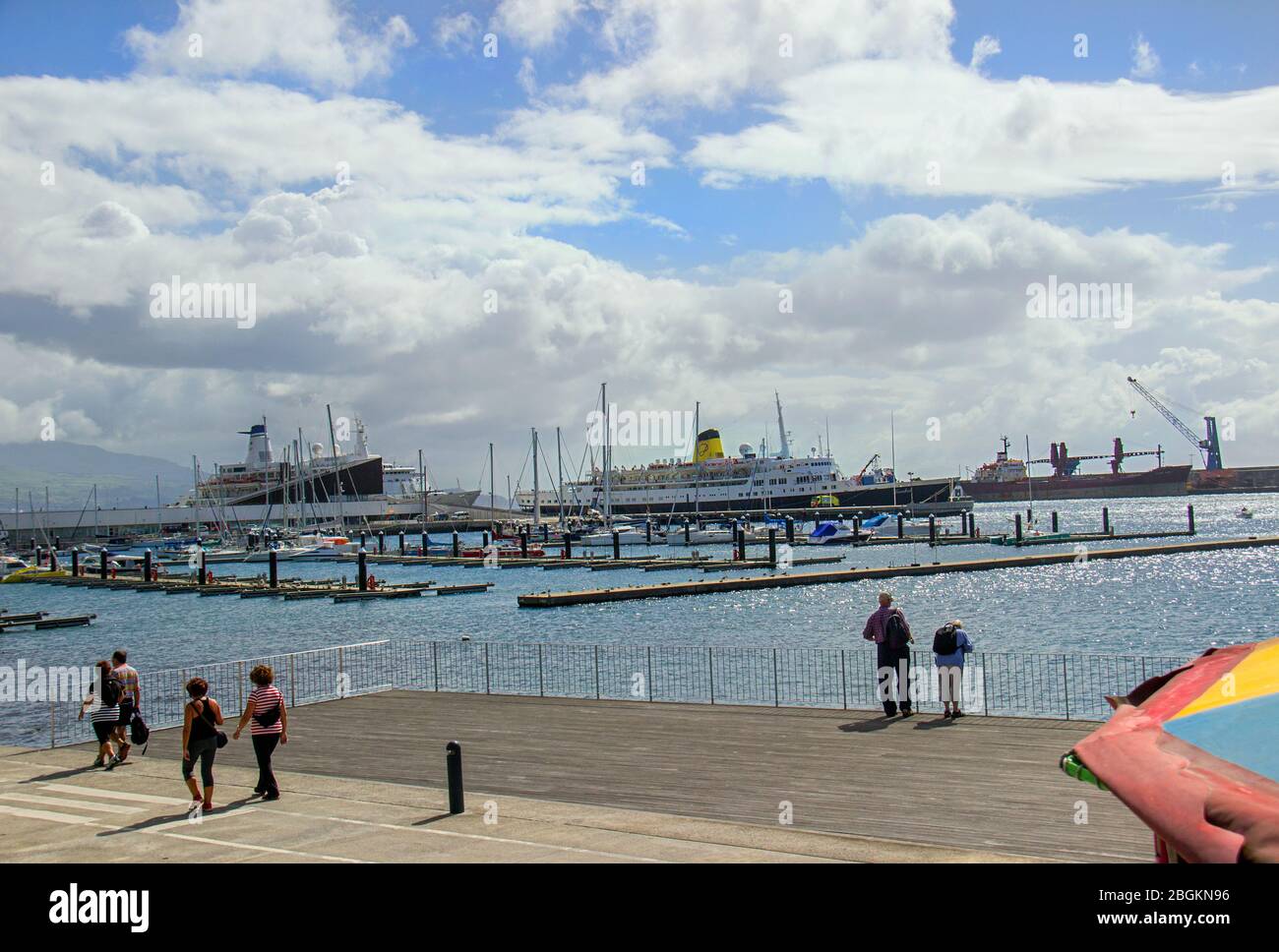 Paesaggio urbano a Ponta Delgada, capitale delle Azzorre, isola di São Miguel, la più grande isola dell'arcipelago delle Azzorre, isola del portogallo, europa Foto Stock