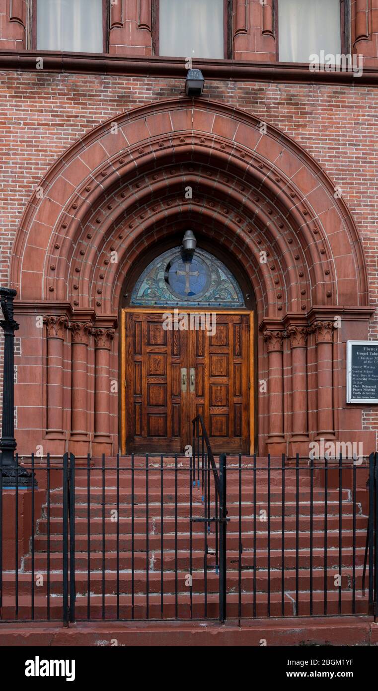 Porta della Chiesa del Tabernacolo del Vangelo di Ebenezer a Harlem New York Foto Stock