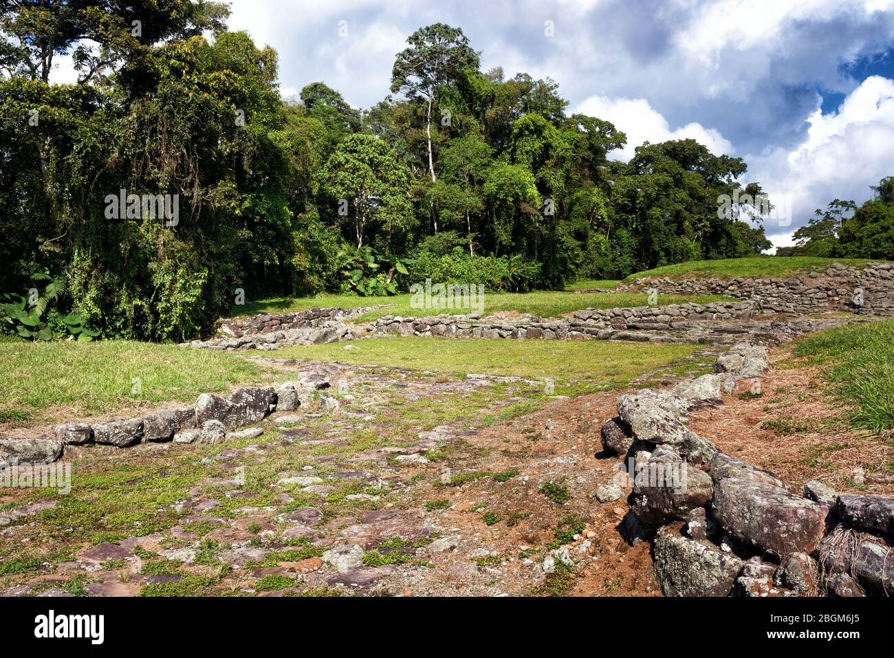 Sito archeologico di Guayabo. Rovine colombiane vicino al vulcano Turrialba, Costa Rica. Foto Stock