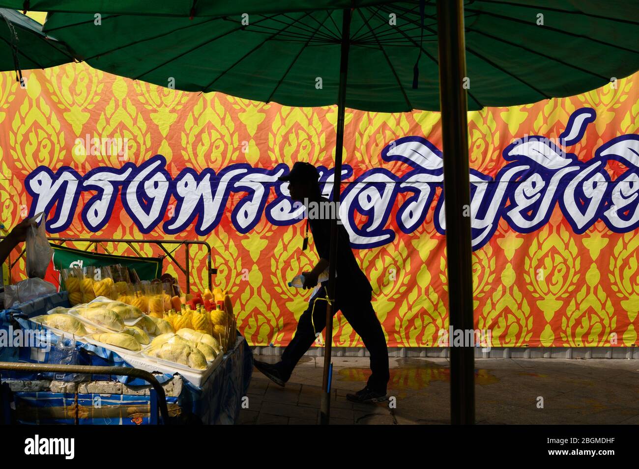 Uomo nell'ombra, Bangkok, Thailandia Foto Stock