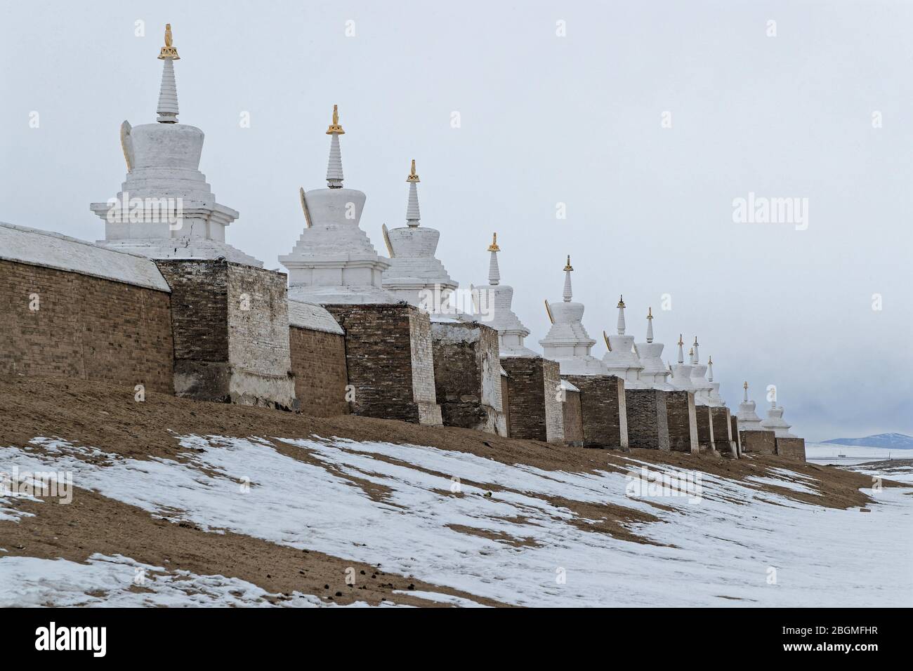 KHARKORIN, MONGOLIA, 7 marzo 2020 : il monastero di Erdene Zuu è il primo monastero buddista sopravvissuto in Mongolia. I comunisti ordinarono il monast Foto Stock