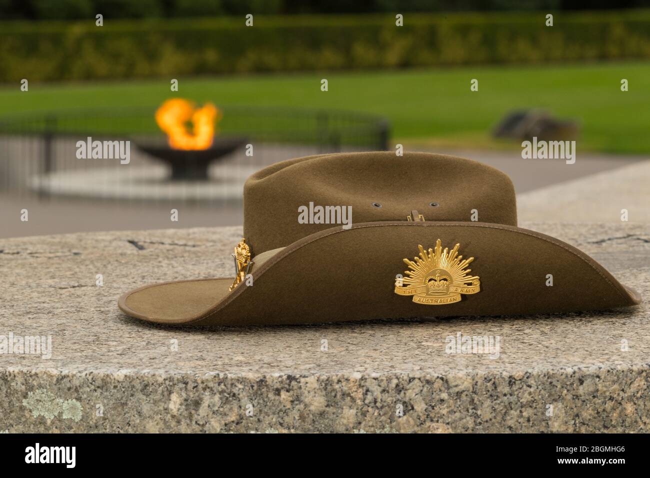 IL giorno DELL'ANZAC è un periodo dell'anno in cui gli australiani e i neozelandesi si riuniscono e ricordano i loro caduti. Covid-19 blocchi significherà che il Santuario Foto Stock
