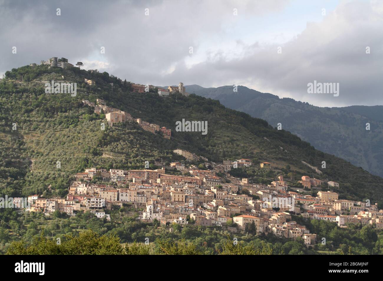 Alvito, Italia - 8 giugno 2017: Panorama sulle case di Alvito in provincia di Frosinone in Val Comino Foto Stock