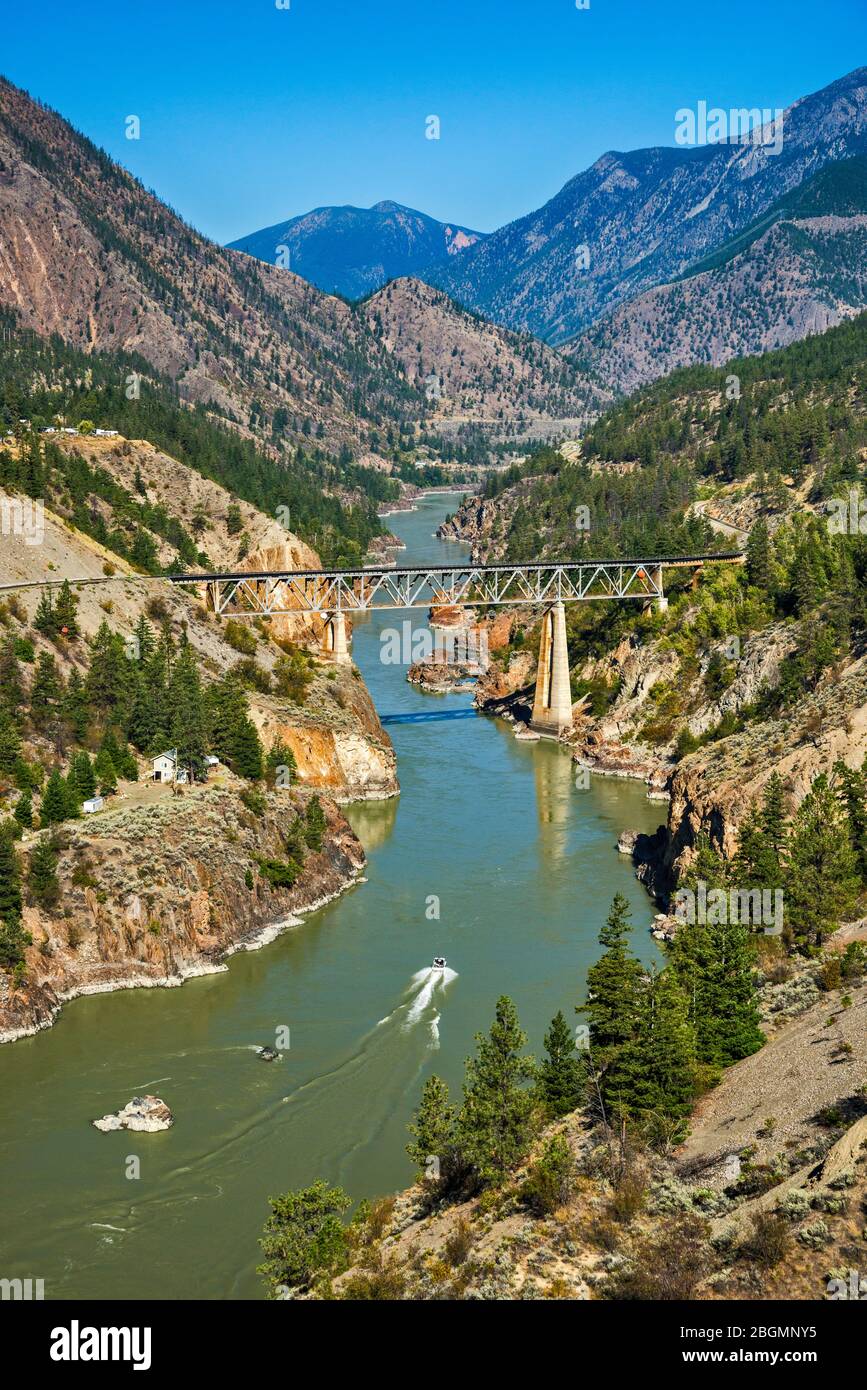 Fraser River, nel Fraser Canyon, dall'autostrada 99, vicino a Lillooet, Coast Mountains, British Columbia, Canada Foto Stock