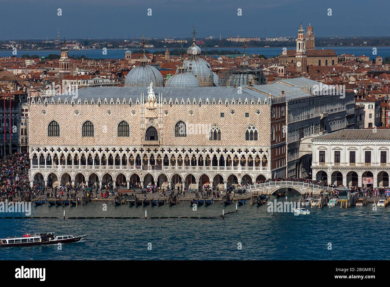 Palazzo Ducale del Canal Grande con vista sulla città, Venezia, Veneto, Italia Foto Stock