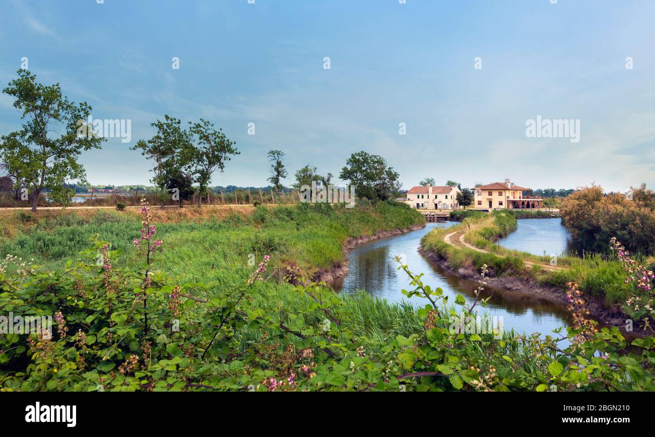 Il delta del po, provincia di Rovigo, Veneto, Italia. Zone umide del Parco Regionale Veneto del Delta del po, o del Parco Regionale Veneto del Delta del po. Foto Stock
