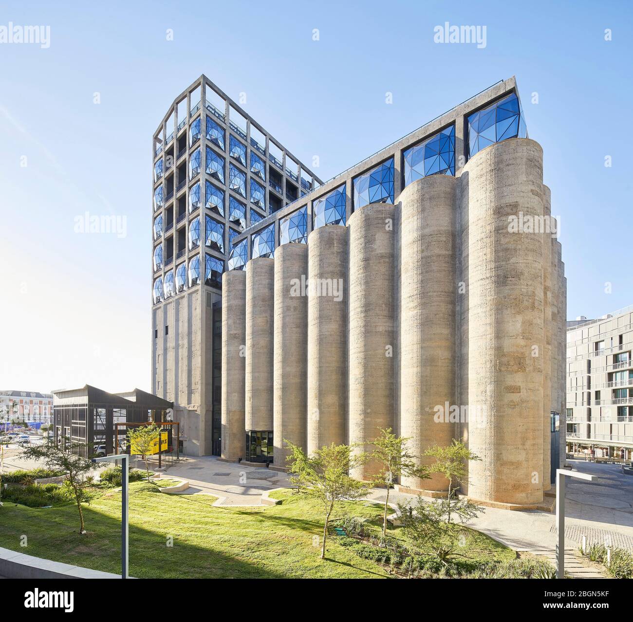 Facciata esterna. Zeitz MOCAA, Città del Capo, Sudafrica. Architetto: Heatherwick Studio, 2017. Foto Stock