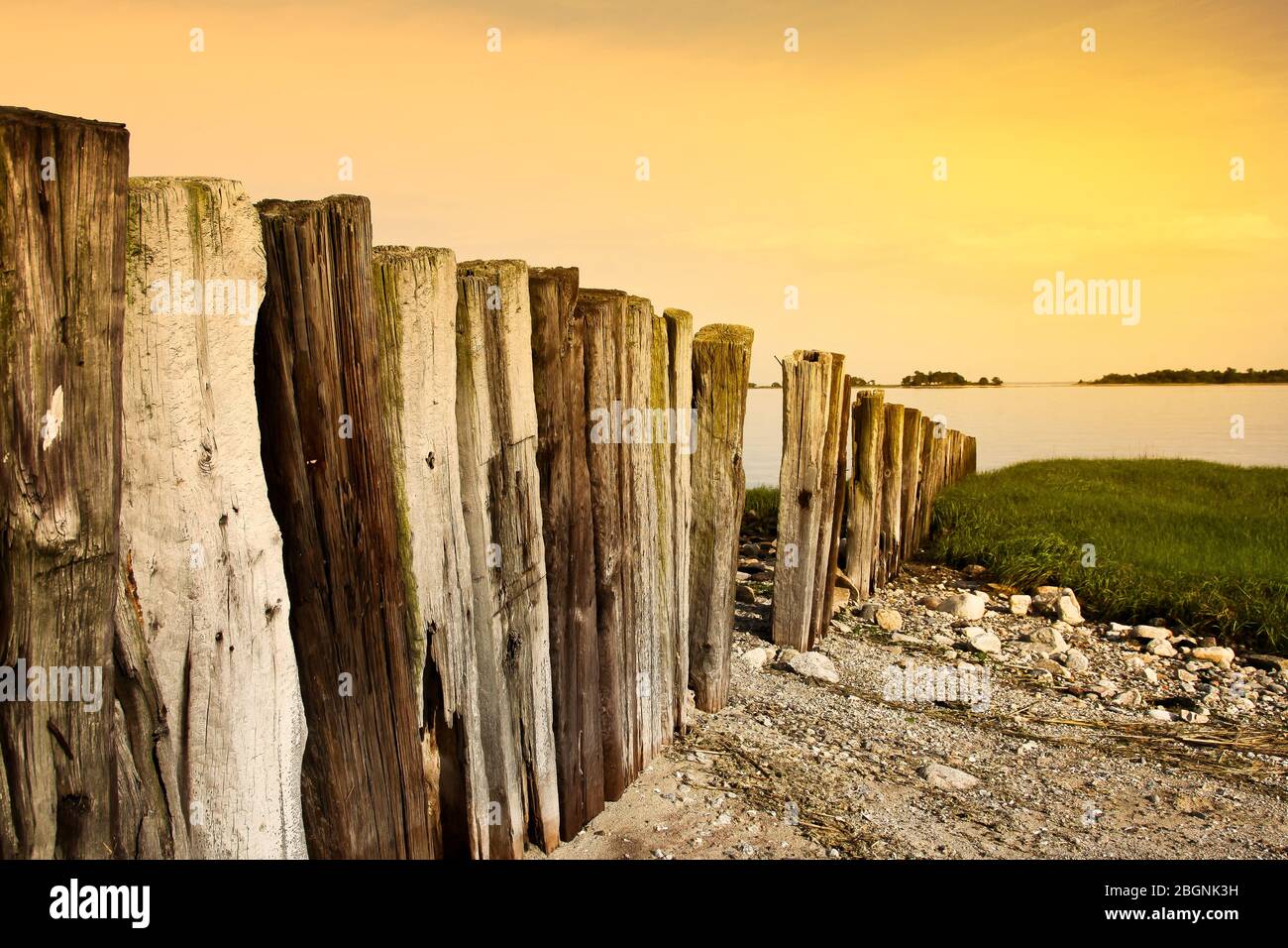 Splendidi colori sul cielo con vista sulla spiaggia Foto Stock