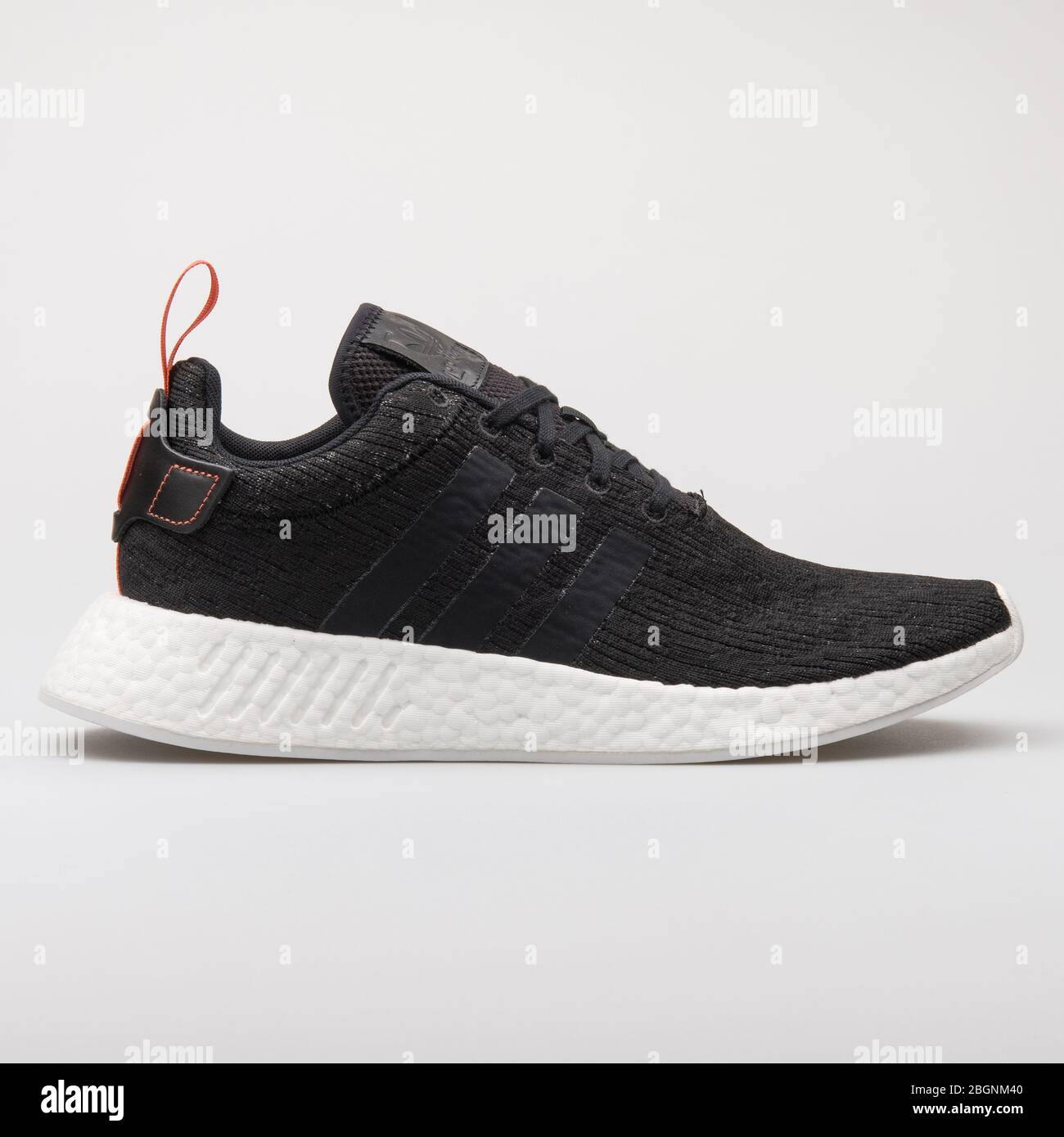 scarpe adidas nmd r2 nere e bianche