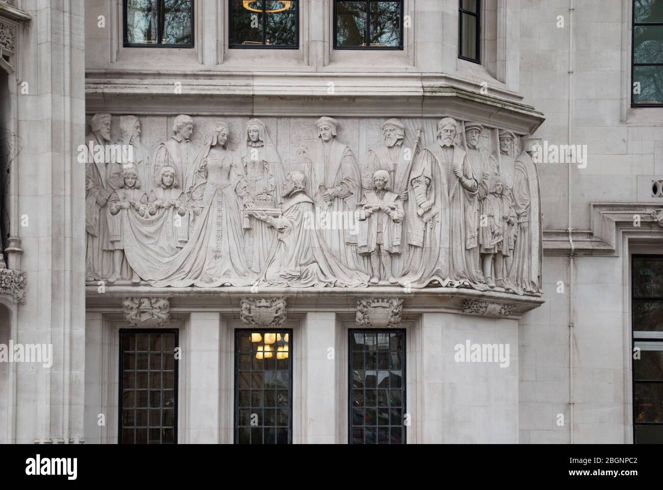 Stone Portland Stone Neo Gothic Architecture The Supreme Court, Little George St, Westminster, London SW1P 3BD by James Gibson Foto Stock