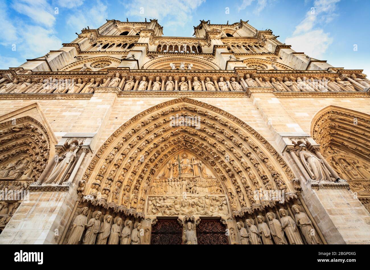 L'ingresso ovest della cattedrale di Notre-Dame a Parigi, Francia Foto Stock