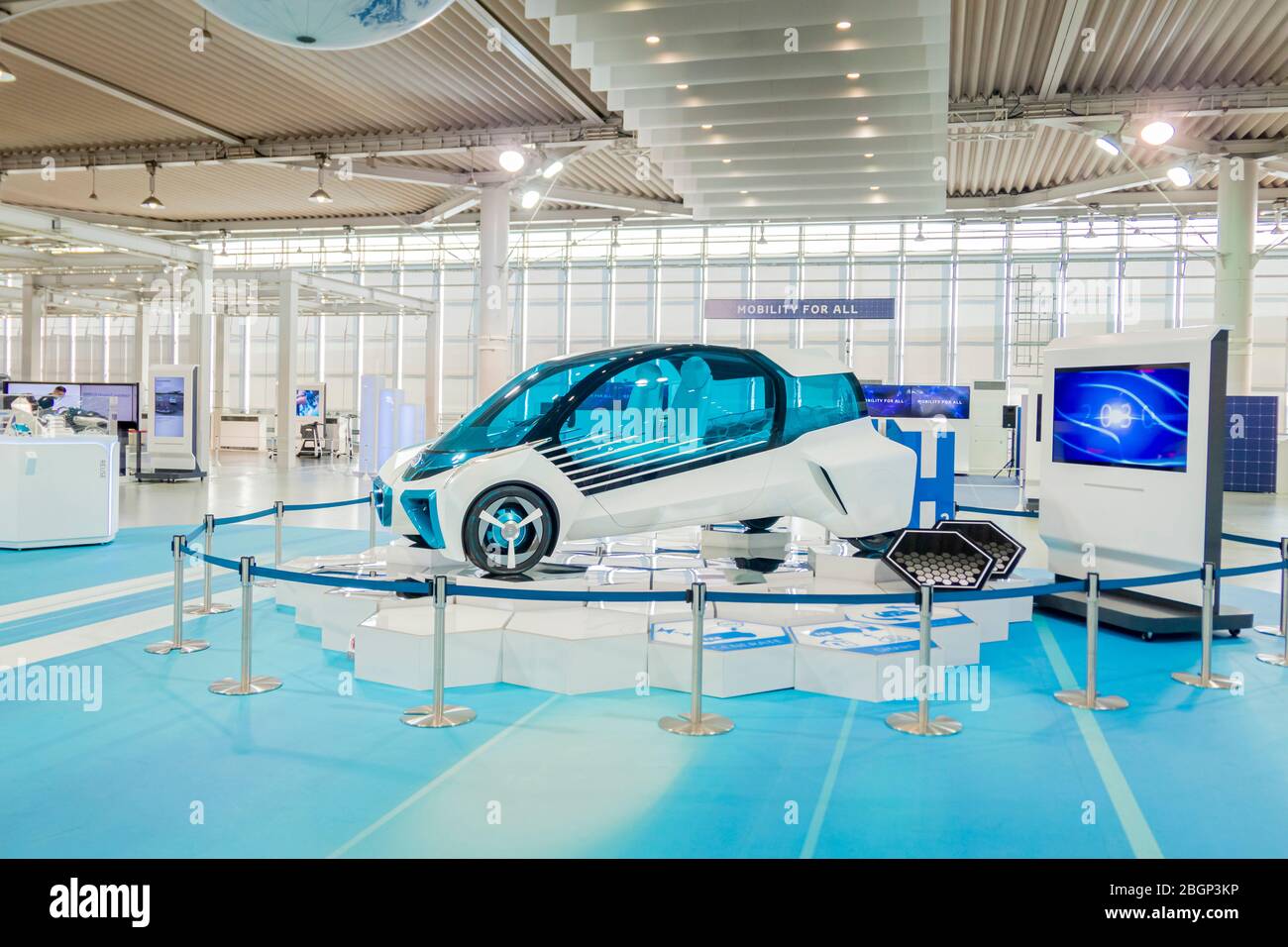 La nuova cella feul Toyota è stata mostrata la sua tecnologia alla Toyota Gazoo Racing galleria di Daiba città che mostra la tecnologia più recente di to Foto Stock