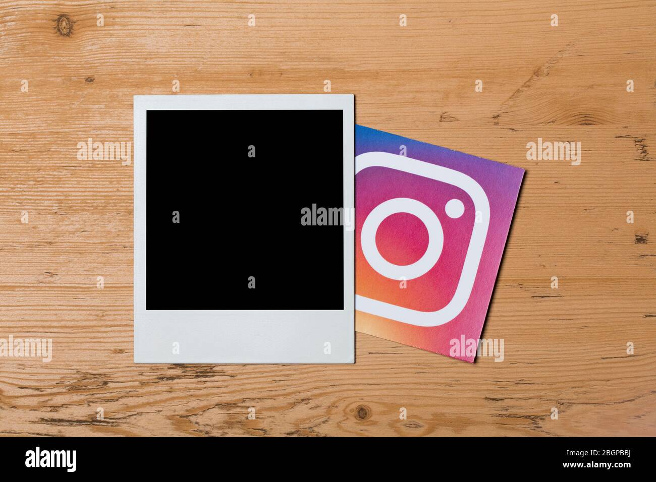 OXFORD, UK - DEC 7 2016: Struttura polaroide vuota con logo Instagram sui social media Foto Stock
