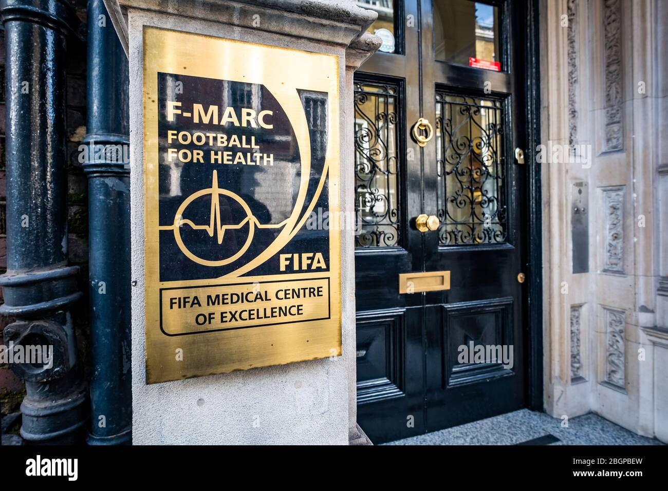 Londra - Football for Health consulente medico FIFA su Harley Street Foto Stock