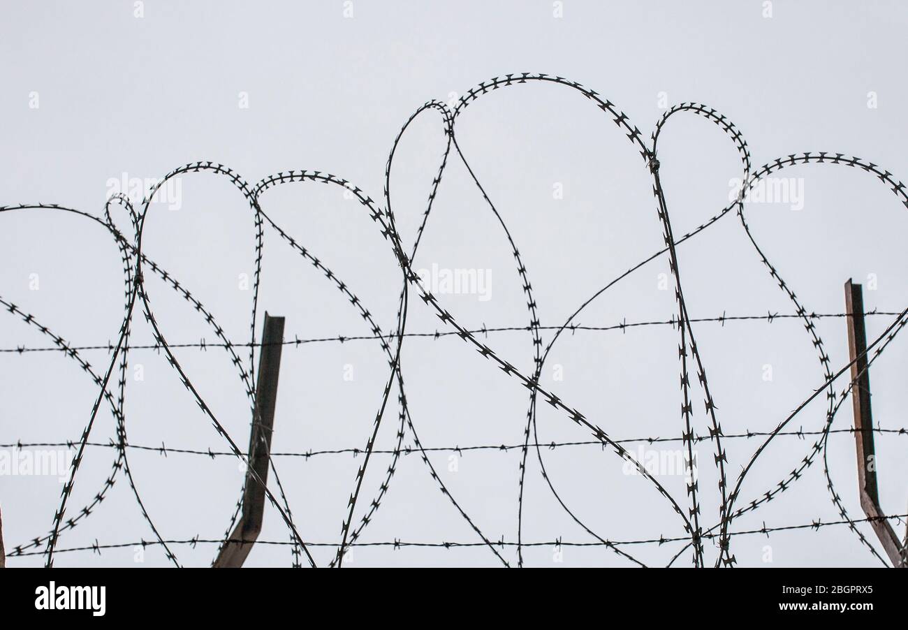 Filo a soffietto. Cielo grigio nuvoloso Foto Stock