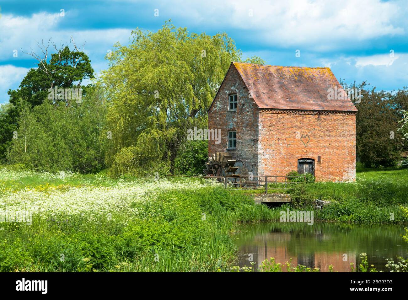 Hartpury Mill Water Mill, un edificio classificato di grado II situato nella valle di Highleadon nella contea di Gloucestershire, Regno Unito Foto Stock