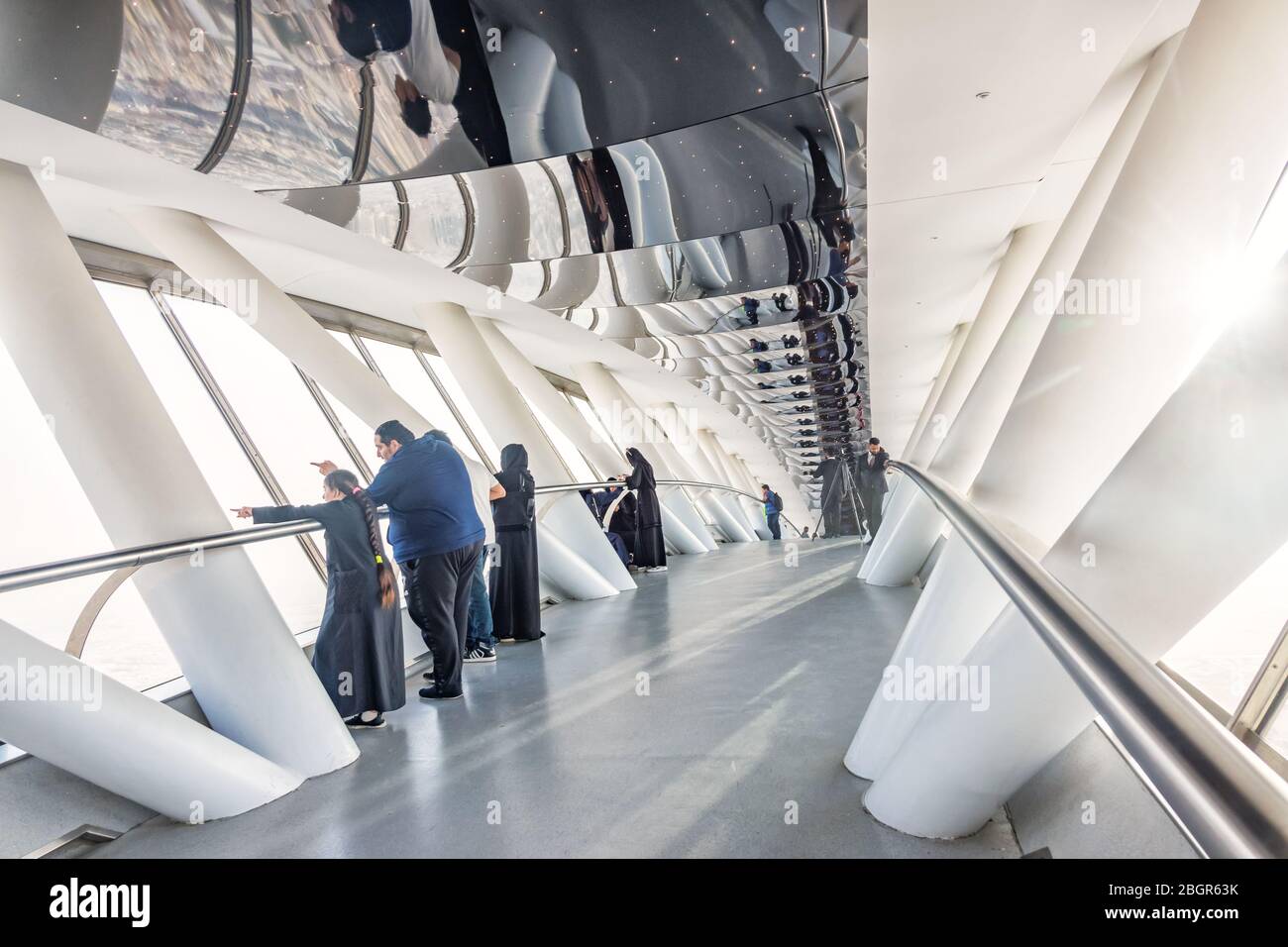 Ponte di osservazione Sky Bridge nella torre Kingdom Center a Riyadh Arabia Saudita Foto Stock