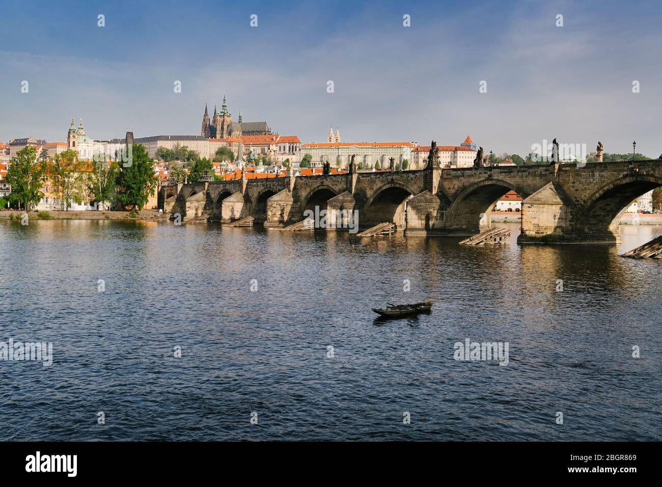Centro storico di Praga. Fiume Moldava e Ponte Carlo Foto Stock