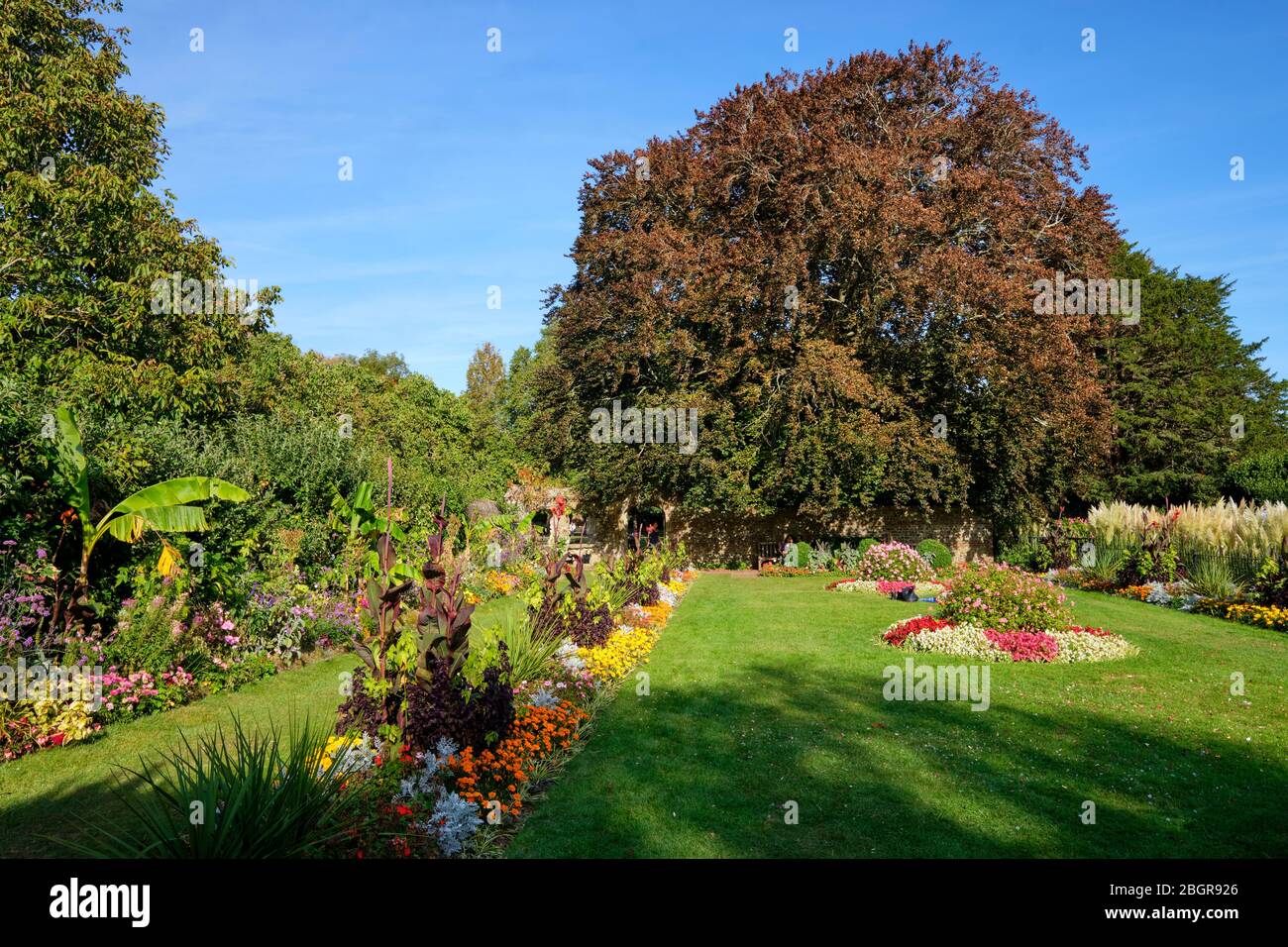 Aiuole nei giardini Southover Grange, a Lewes East Essex Foto Stock