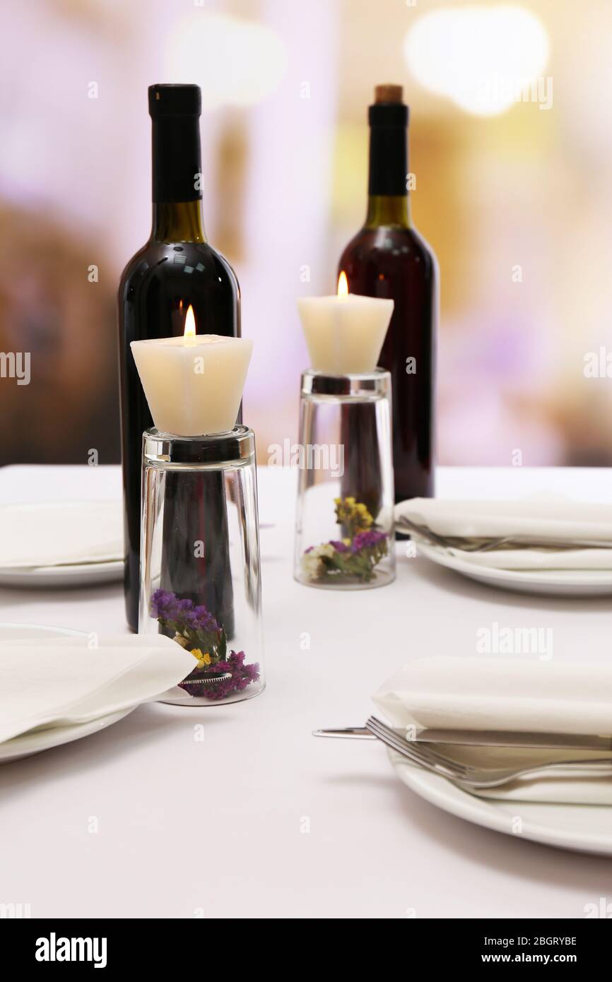 Ristorante Impostazione tabella Foto Stock