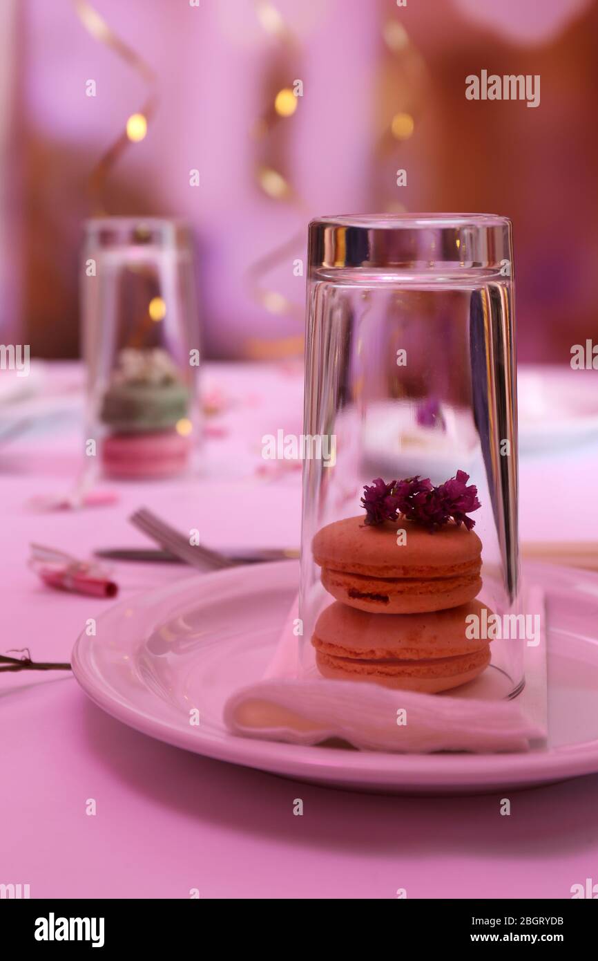 Ristorante Impostazione tabella Foto Stock