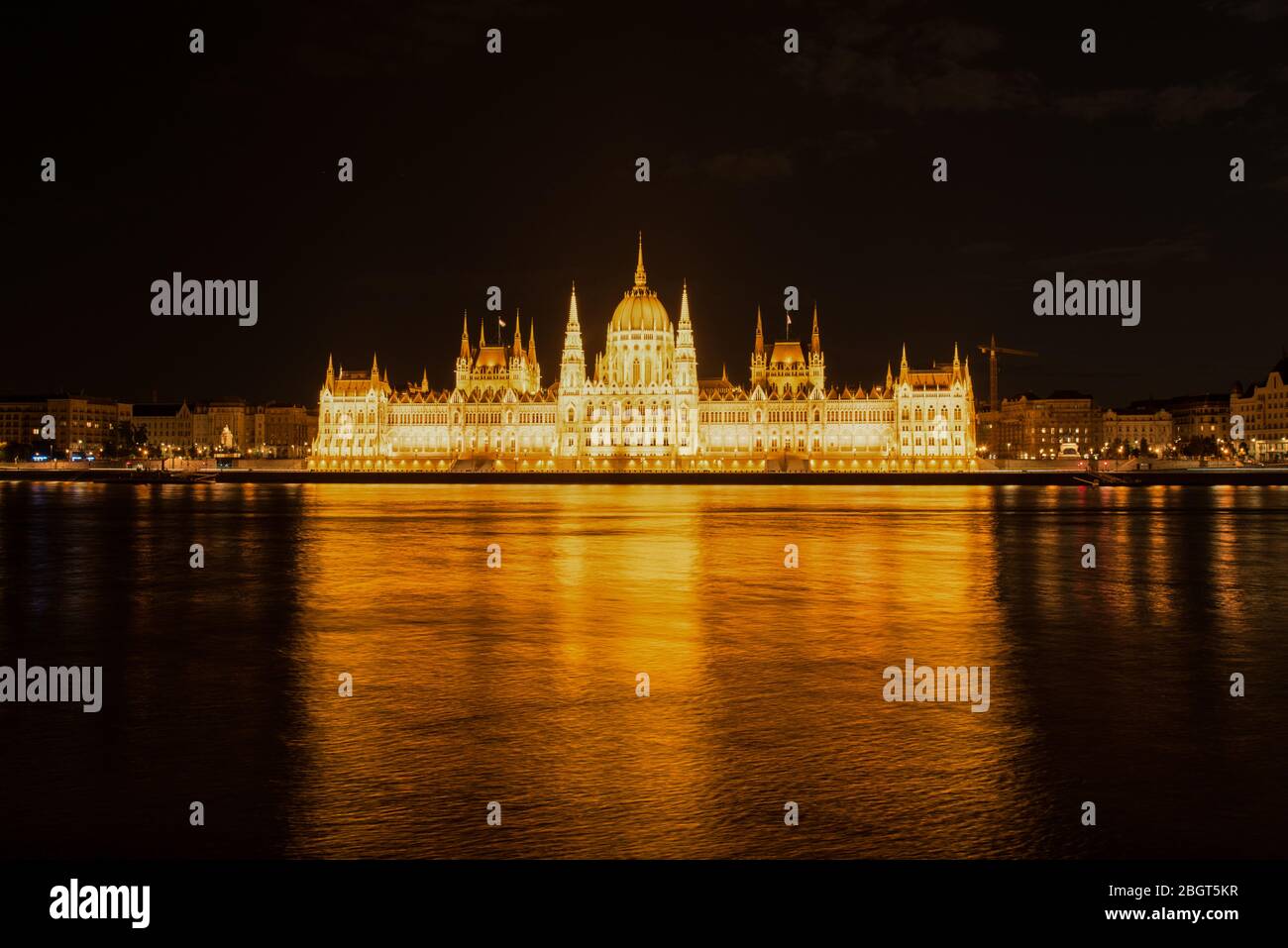 Parlamento di Budapest di notte Foto Stock