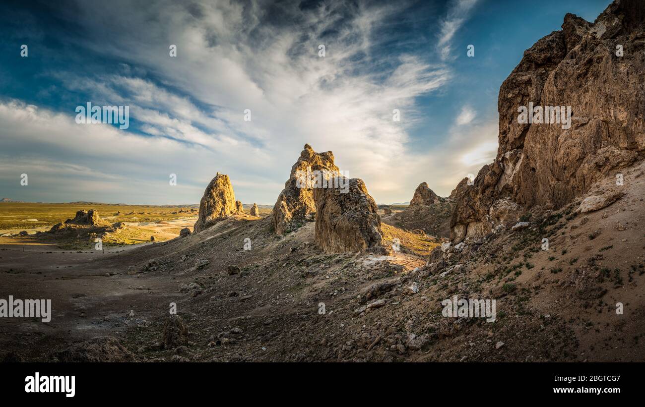 I Pinnacoli di Trona sono una caratteristica geologica insolita nella California Desert National Conservation Area. Foto Stock