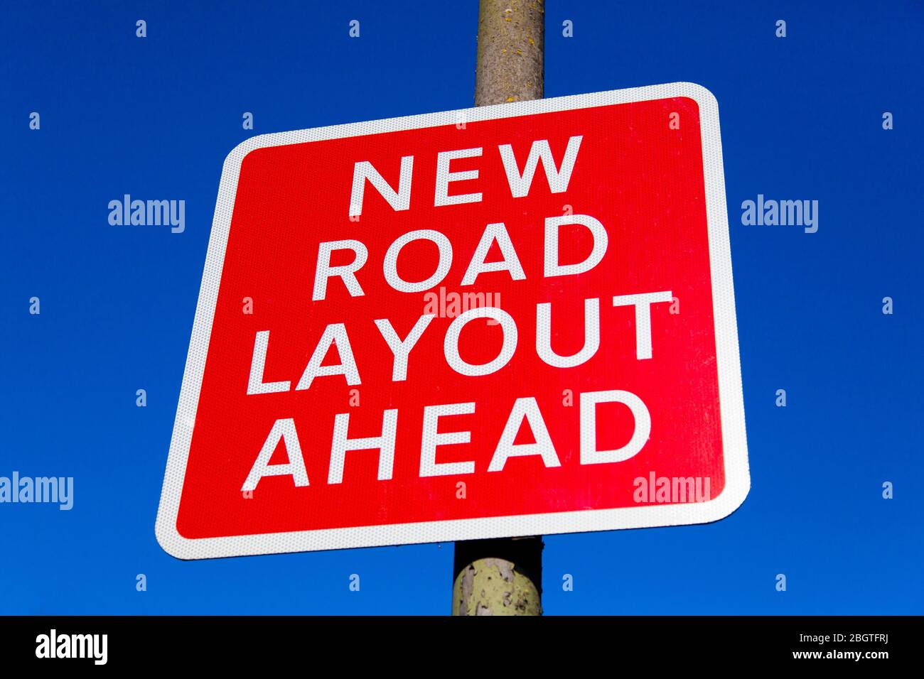 Cartello stradale, New Road Layout Ahead, Londra, Regno Unito Foto Stock