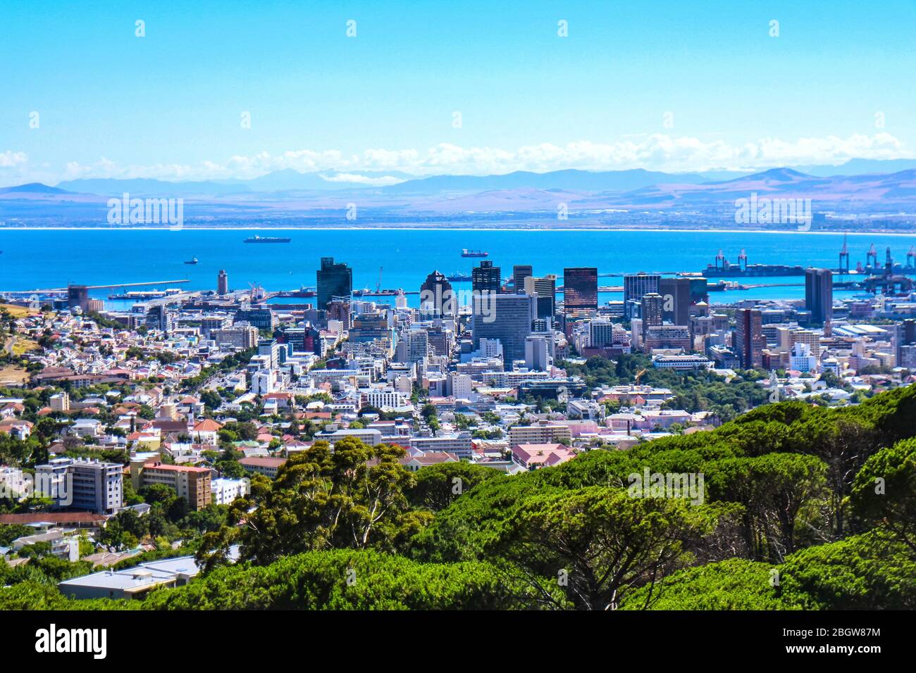Skyline di Città del Capo, Capo Occidentale, Sud Africa, visto da metà strada Table Mountain. Foto Stock