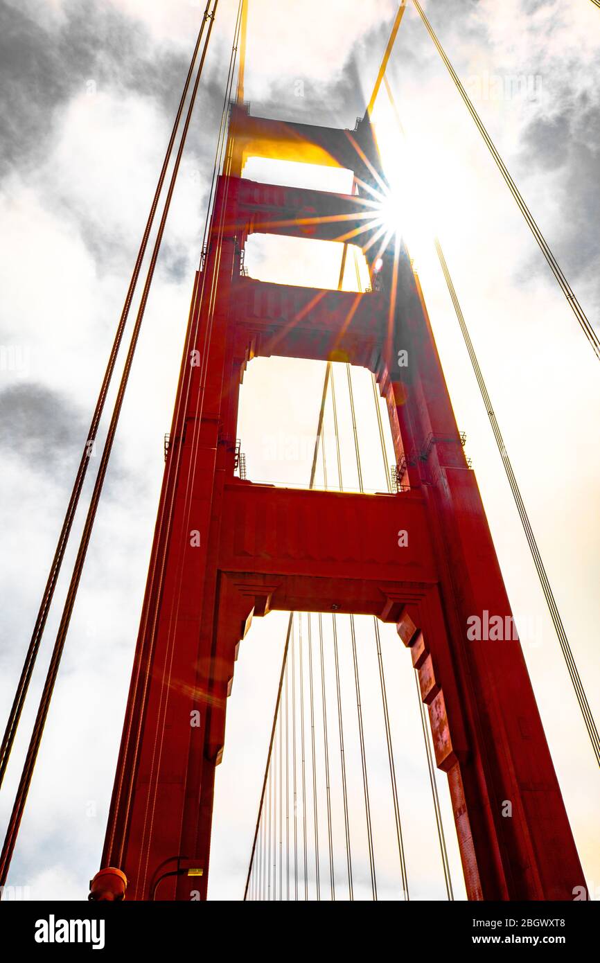 Golden Gate Bridge nella luce del sole di San Francisco Foto Stock