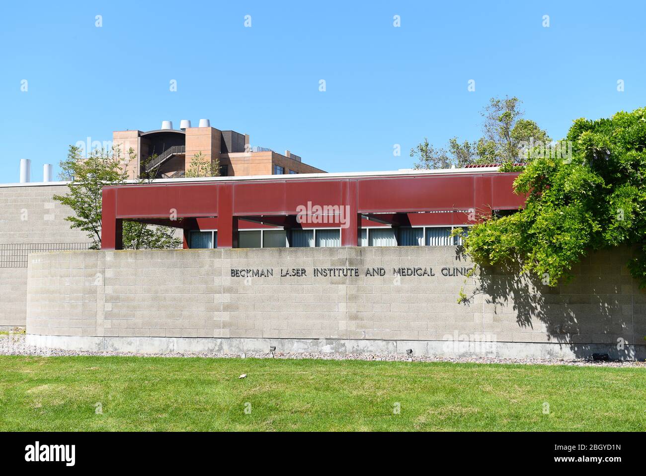 IRVINE, CALIFORNIA - 22 APRILE 2020: Il Beckman laser Institute and Medical Clinic, sul campus dell'Università della California Irvine, UCI. Foto Stock